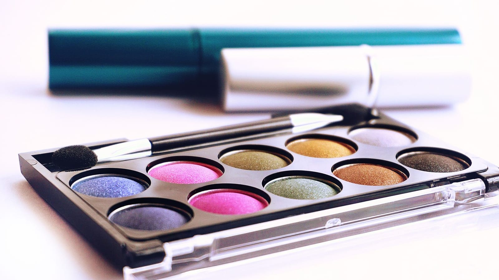 Colour cosmetics